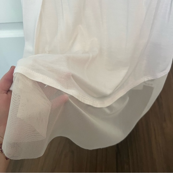 Bcbg MaxAzria White Mesh Top- Size XS; Excellent Condition - Picture 6 of 9